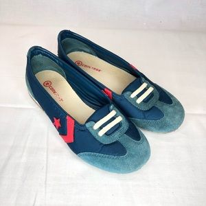 Converse All Star women’s flats/ sneakers size 8.5